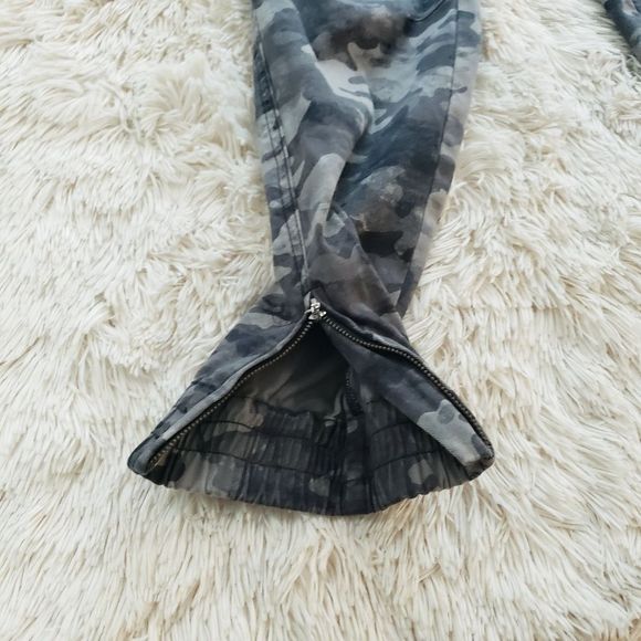 SPANX Camo Stretch twill cargo jogger size small - Picture 13 of 16
